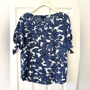 ANN TAYLOR Blue Floral Blouse with Tie Short Sleeves - Size S